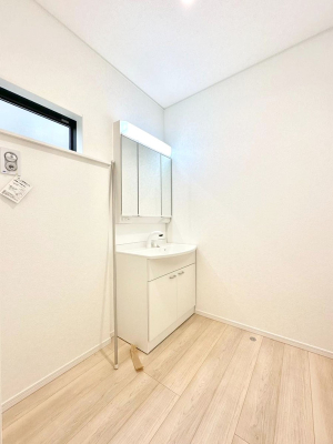 ʑEʏ 邢ʏ͖̐gxxyłႢłB