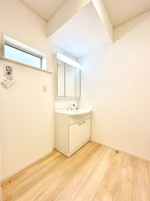 ʑEʏ 邢ʏ͖̐gxxyłႢłB