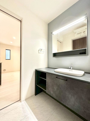 ʑEʏ 邢ʏ͖̐gxxyłႢłB