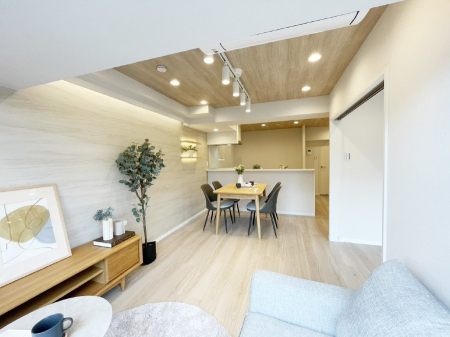 rO Ƒ̓₩Șbŕ܂閾邢rO