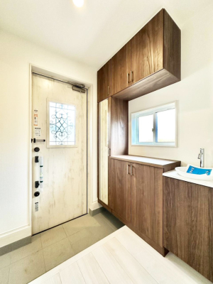 ���� ���ʔ��͂��Ƒ��̎ʐ^��G�߂̃C���e���A�ŏ���I�Ƃ��ĉ��o�ł��܂�