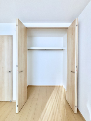 ���[ �m���̃N���[�[�b�g�B���s��������̂Ō���̈ߗނ�����������܂�܂��B