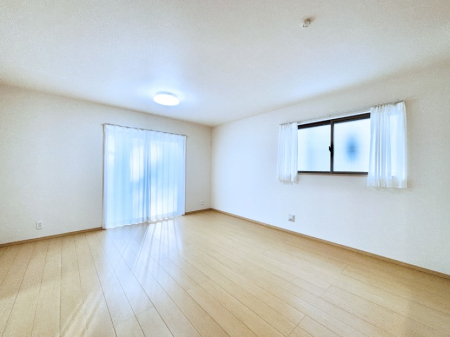 ���r���O ���Ƒ��̓��₩�Șb�����ŕ�܂�閾�邢���r���O