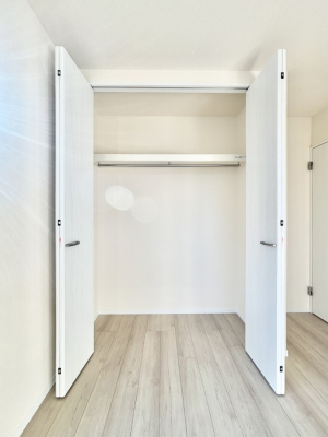 ���[ �m���̃N���[�[�b�g�B���s��������̂Ō���̈ߗނ�����������܂�܂��B