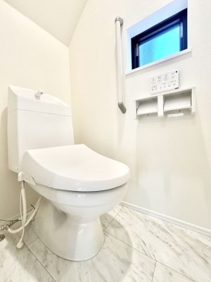 �g�C�� �g�C����1�K��2�K���ꂼ��ɔz�u����Ă��ĂƂĂ��֗��ł��B 