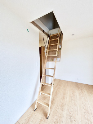 ���[ ���������[�́A�G�߂̃C�x���g�p�i��~���̕z�c�Ȃǈꎞ�I�ɂ��܂��ꏊ�Ƃ��ĕ֗��ł��B 