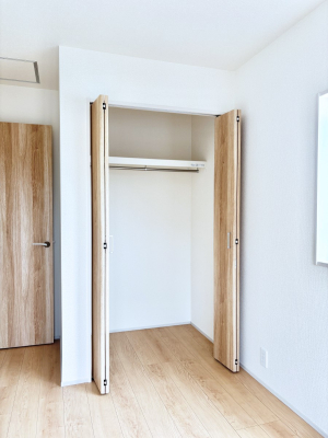 ���[ �m���̃N���[�[�b�g�B���s��������̂Ō���̈ߗނ�����������܂�܂��B