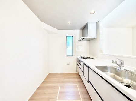 �L�b�`�� �u�₩�ȕ����ʂ蔲����L�b�`���B��������̂Ŗ��邭���C�ɂ��𗧂��܂��B