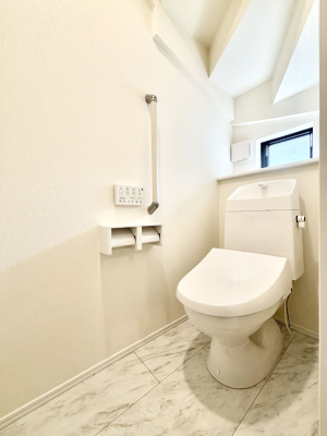 �g�C�� �g�C����1�K��2�K���ꂼ��ɔz�u����Ă��ĂƂĂ��֗��ł��B 