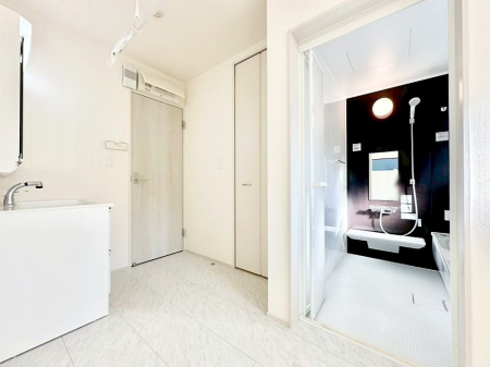 ʑEʏ q񂪂A􂢂łĂꂻȐʏI