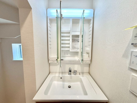 ���̑����� �O�ʋ��̗��ɁA���ϕi��q���p�i�Ȃǂ����[�\�B���ʑ����������ƕۂ��܂��I