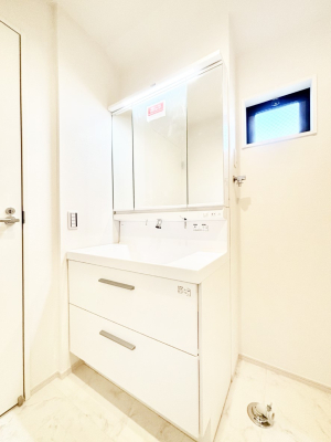 ���ʑ�E���ʏ� �X�^�C�����O�ɕ֗��ȎO�ʋ��A�~���[�L���r�l�b�g�ōׂ������X�b�L��