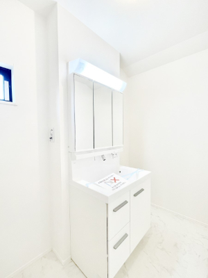 ���̑� ����������z���C�g�J���[����Ƃ��������h���[�X�y�[�X