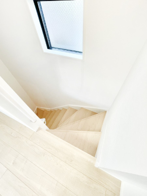 ���̑� ���Ƒ��Ԃ̃R�~���j�P�[�V�������[�܂郊�r���O�C���K�i���̗p�I