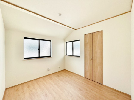 ���̑����� 2�ʍ̌����m�ۂ������邢��ԁB�Ƒ��݂�Ȃ����K�ȕ�炵����������݌v�ł��B�@