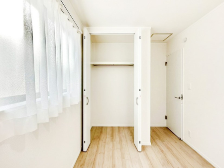 ���[ �m���̃N���[�[�b�g�B���s��������̂Ō���̈ߗނ�����������܂�܂��B