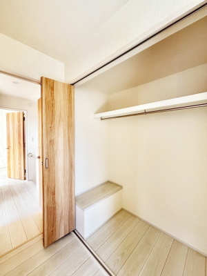 ���[ �m���̃N���[�[�b�g�B���s��������̂Ō���̈ߗނ�����������܂�܂��B