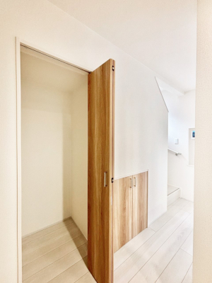 ���[ �L�b�`�������[�B�H���H�ނ̃X�g�b�N�A���p�i�̎��[�Ȃǎg�����͂��낢��I