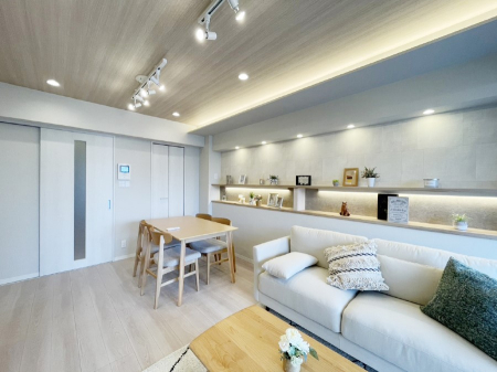 rO Ƒ̓₩Șbŕ܂閾邢rO