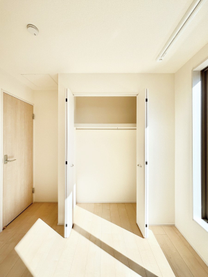 ���[ �m���̃N���[�[�b�g�B���s��������̂Ō���̈ߗނ�����������܂�܂��B