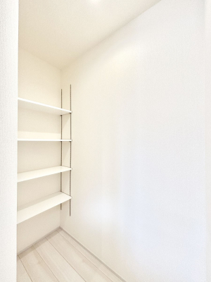 ���̑����� �L�b�`���ɂ̓p���g���[�I�H�ނ̃X�g�b�N�͂������A���p�i�̎��[�Ȃǎg�����͂��낢��I