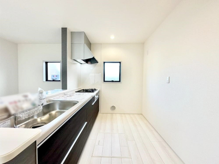 �L�b�`�� �u�₩�ȕ����ʂ蔲����L�b�`���B��������̂Ŗ��邭���C�ɂ��𗧂��܂��B