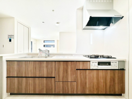 �L�b�`�� ���r���O�ŗV�Ԃ��q�l�������Ȃ��炨�������ł���ΖʃL�b�`��