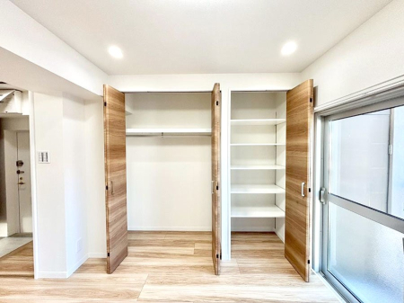 ̑ rO[BɎ[ƕW܂LDKXbLЕtłˁB  