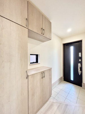 ���� �K���X�X���b�g�̓��������փh�A�������Ɍ���͂��Ă���܂�