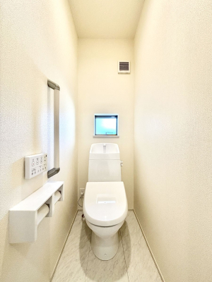 �g�C�� �g�C����1�K��2�K���ꂼ��ɔz�u����Ă��ĂƂĂ��֗��ł��B 