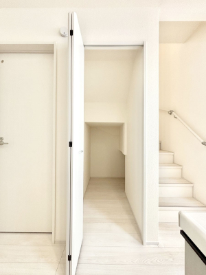 ���̑����� ���r���O���[�B�����Ɏ��[������ƕ����W�܂�LDK���X�b�L���Еt�������ł��ˁB  