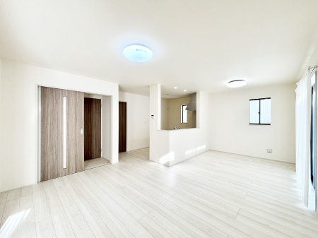 ���r���O ���Ƒ��̓��₩�Șb�����ŕ�܂�閾�邢���r���O