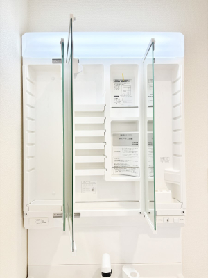 ���̑����� �O�ʋ��̗��ɁA���ϕi��q���p�i�Ȃǂ����[�\�B���ʑ����������ƕۂ��܂��I