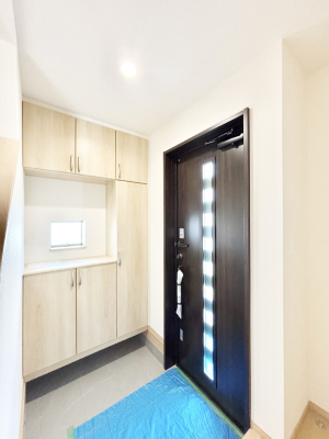 ���� �K���X�X���b�g�̓��������փh�A�������Ɍ���͂��Ă���܂�