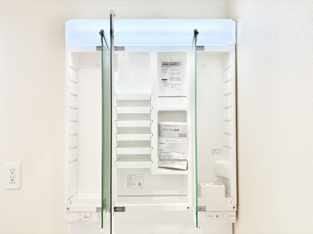 ���̑����� �O�ʋ��̗��ɁA���ϕi��q���p�i�Ȃǂ����[�\�B���ʑ����������ƕۂ��܂��I