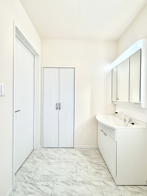 ʑEʏ 邢ʏ͖̐gxxyłႢłB