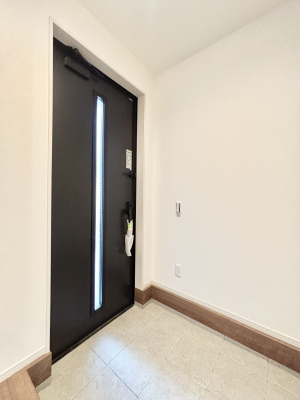 ���� �K���X�X���b�g�̓��������փh�A�������Ɍ���͂��Ă���܂�