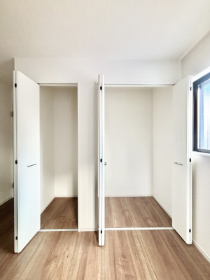 ���[ �m���̃N���[�[�b�g�B���s��������̂Ō���̈ߗނ�����������܂�܂��B