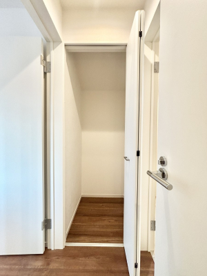 ���[ 2�K�z�[�����[�ɂ͑|���p�i����p�i�̃X�g�b�N�Ȃǂ����[�ł��܂��B