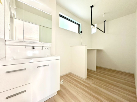 ʑEʏ 邢ʏ͖̐gxxyłႢłB