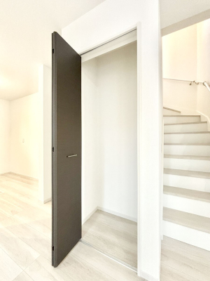 ���̑����� ���r���O���[�B�����Ɏ��[������ƕ����W�܂�LDK���X�b�L���Еt�������ł��ˁB  