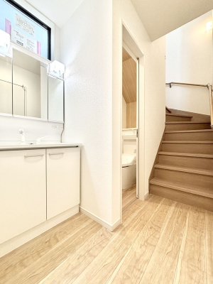 ʑEʏ 邢ʏ͖̐gxxyłႢłB