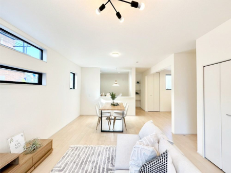 ���r���O ���Ƒ��̓��₩�Șb�����ŕ�܂�閾�邢���r���O  