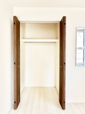 ���[ �m���̃N���[�[�b�g�B���s��������̂Ō���̈ߗނ�����������܂�܂��B