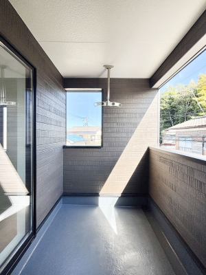 �o���R�j�[ �㕔�ɉ������������Ă���̂ŋ}�ȉJ�̎��ɂ����S�ł��B 