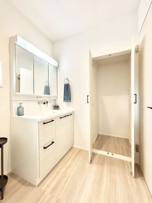 ʑEʏ 邢ʏ͖̐gxxyłႢłB