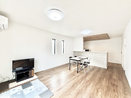 rO Ƒ̓₩Șbŕ܂閾邢rO