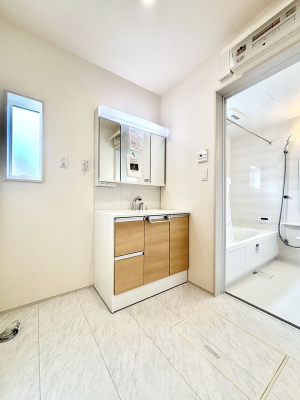 ̑ ̂KԂłB̐gxxCǂg܂B 