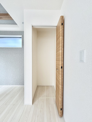 ̑ rO[BɎ[ƕW܂LDKXbLЕtłˁB  