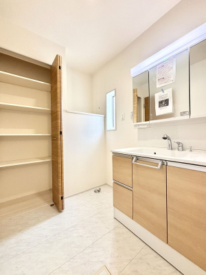 ʑEʏ 邢ʏ͖̐gxxyłႢłB